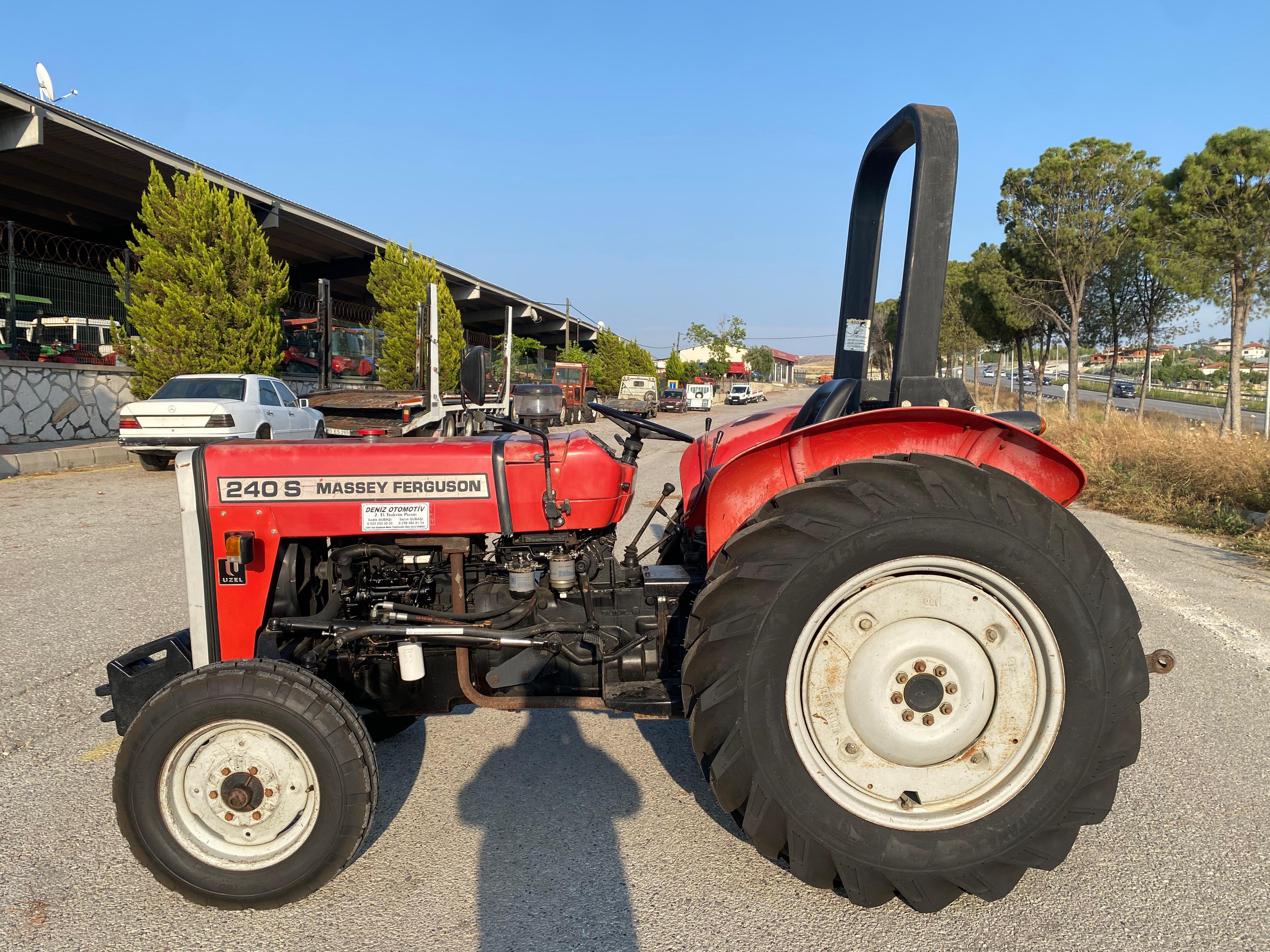 2004 240 Massey Arka Görünüm